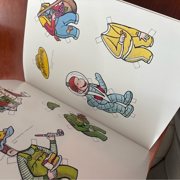 Vintage Curios George monkey Rey paper doll book 1994 - Picture 6 of 7